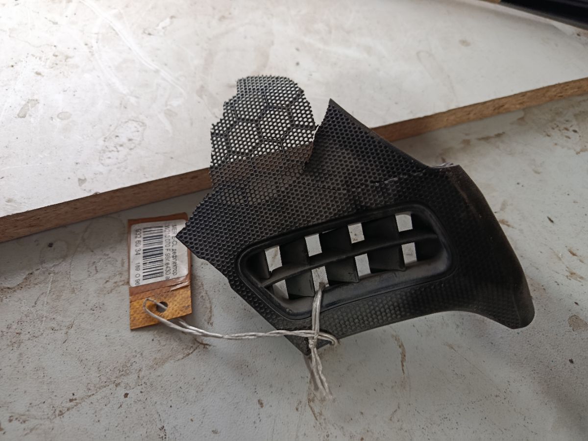 Дефлектор A2106800839 на Mercedes-Benz E-Class W210.070 Фото 4