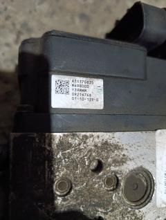 Блок ABS на Nissan Elgrand ATE50 ZD30DDTI Фото 7