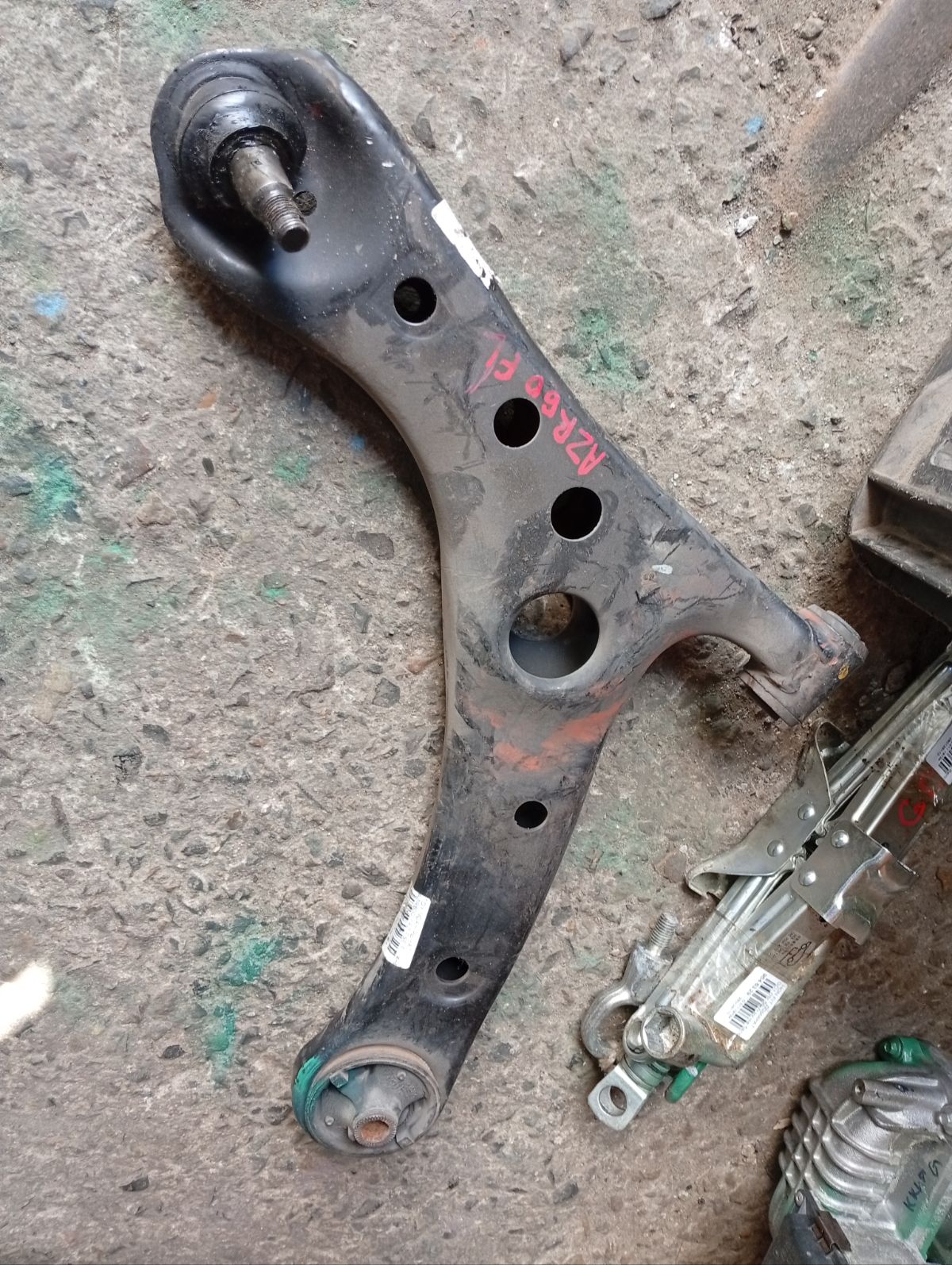 Рычаг 48069-29235, 48069-29245, 48069-29255, UQ-075-1304 на Toyota Noah AZR60G 1AZ-FSE Фото 2