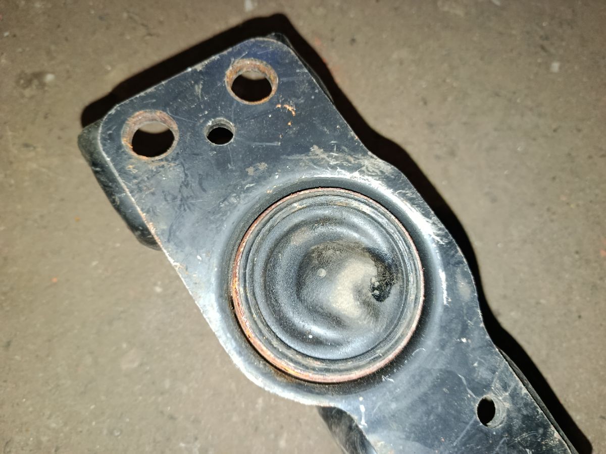 Подушка двигателя на Nissan March AK12 CR12DE Фото 5