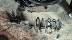 Стойка амортизатора 48510-52821, 30-K98-A, 314 751, 334472, 48510-80294, 485100D271, 485100D290, 485100D460, 4851052790, 4851052820, 4851052890, 4851052A00, 4851052B30, 4851052C30, 4851052C50, 4851052F00, 4851052F81, 4851052F82, 4851052G10, 4851052G40, 4851052G60, 4851052G70, 4851052J00, 4851052J10, 4851052K80, 4851080189, 4851080190, 4851080194, 4851080277, 4851080398, A024314939, B3293, CR-049-8751, SJ-049-8751, ST-049-8751, ST-049FR-SCP90 на Toyota Vitz SCP90 2SZ-FE Фото 2