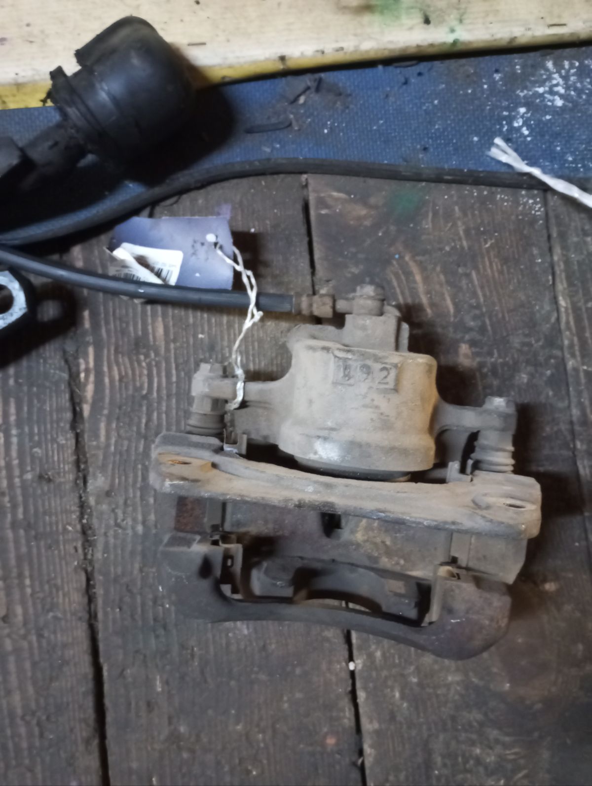 Суппорт 47750-44060 на Toyota Isis ANM10G 1AZ-FSE Фото 4