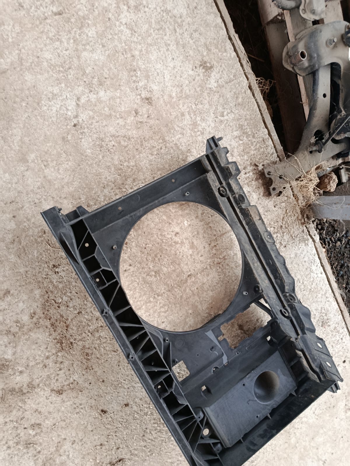 Диффузор радиатора 1709001300 на Peugeot 307 RFJ Фото 9