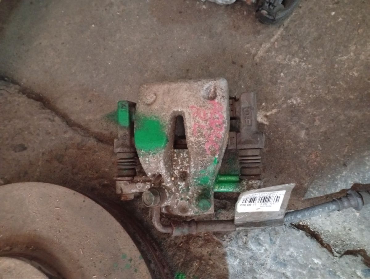 Суппорт 47850-28060 на Toyota Estima ACR50W 2AZ-FE Фото 3