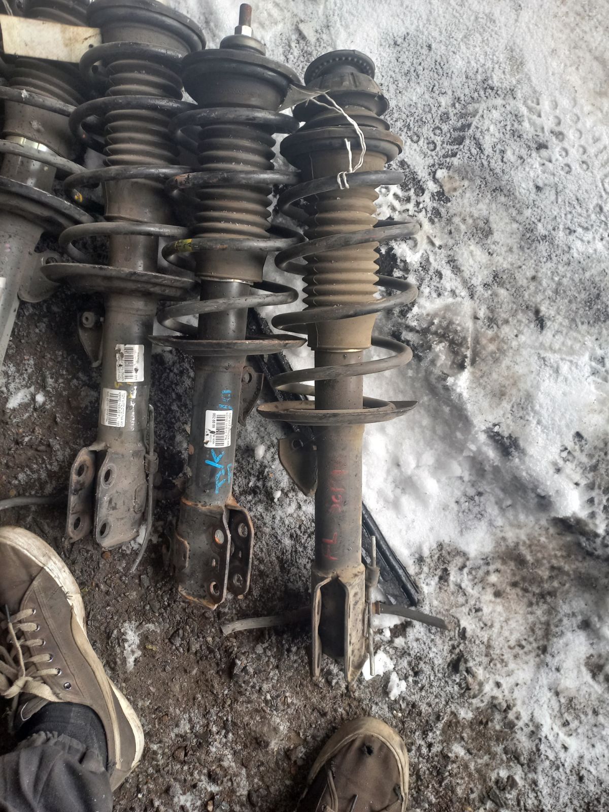 Стойка амортизатора 48520-52021, 30-K97-A, 314 750, 334473, 48520-59365, 485200D111, 485200D130, 485200D210, 4852052010, 4852052020, 4852052030, 4852052040, 4852052070, 4852052130, 4852052140, 4852052160, 4852052400, 4852052481, 4852052482, 4852052510, 4852052540, 4852052560, 4852052570, 4852052600, 4852052610, 4852052630, 4852052780, 4852052C50, 4852052G40, 4852052G60, 4852052G70, 4852059125, 4852059135, 4852059175, 4852059335, B3294, CR-049-5338, SJ-049-5338, ST-049-5338, ST-049FL-SCP90 на Toyota Vitz SCP90 2SZ-FE Фото 2