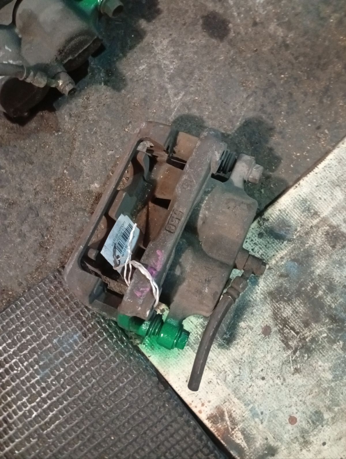 Суппорт на Nissan Elgrand ME51 VQ25DE Фото 3