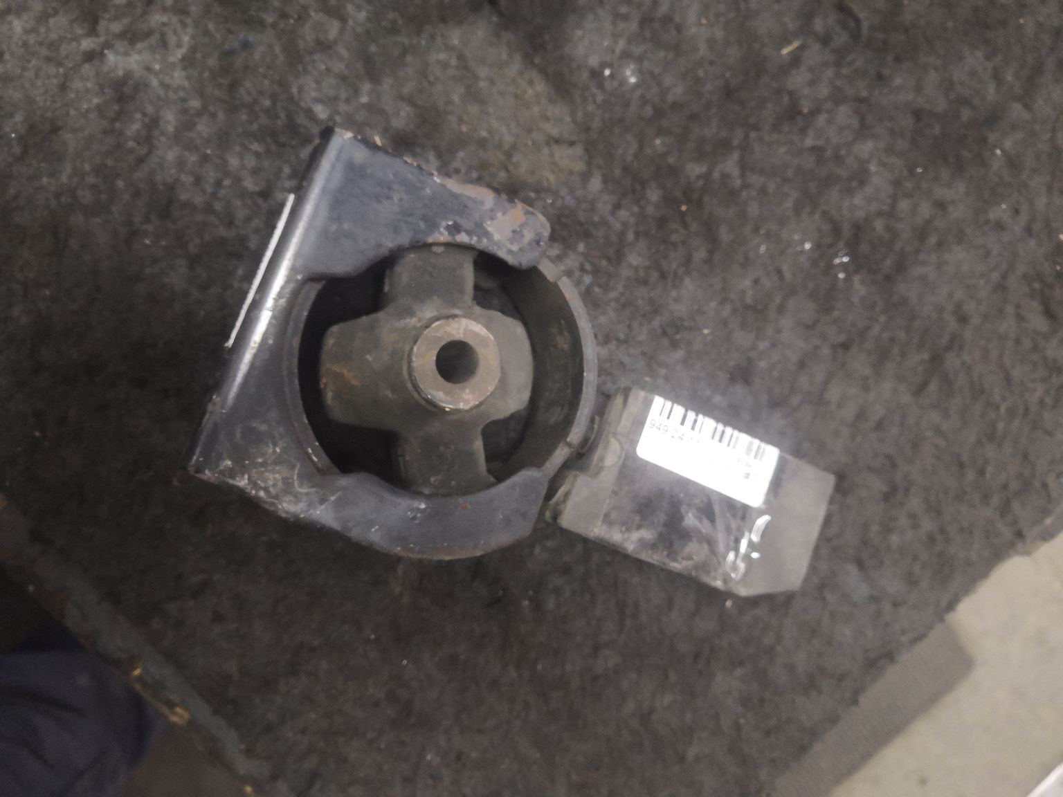 Подушка двигателя на Toyota Noah AZR60G 1AZ-FSE Фото 3