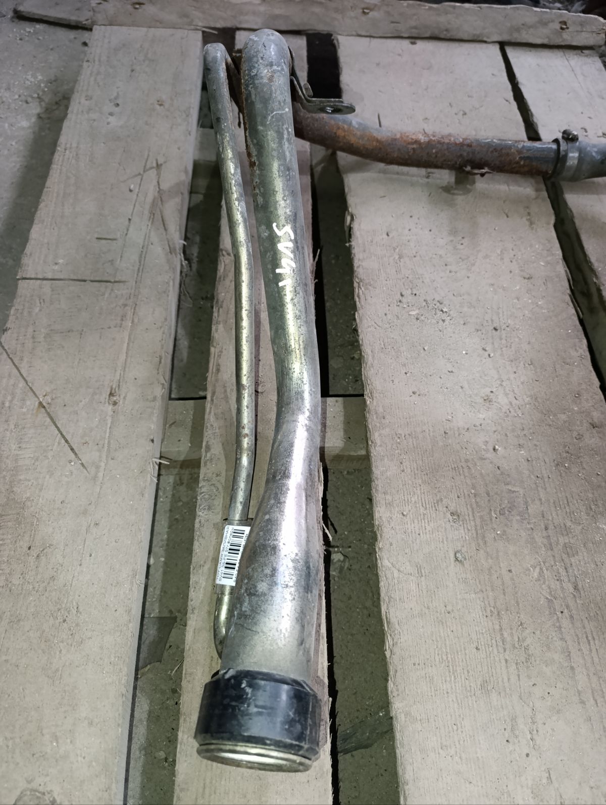 Заливная горловина топливного бака 77201-32150 на Toyota Camry SV41 3S-FE Фото 4