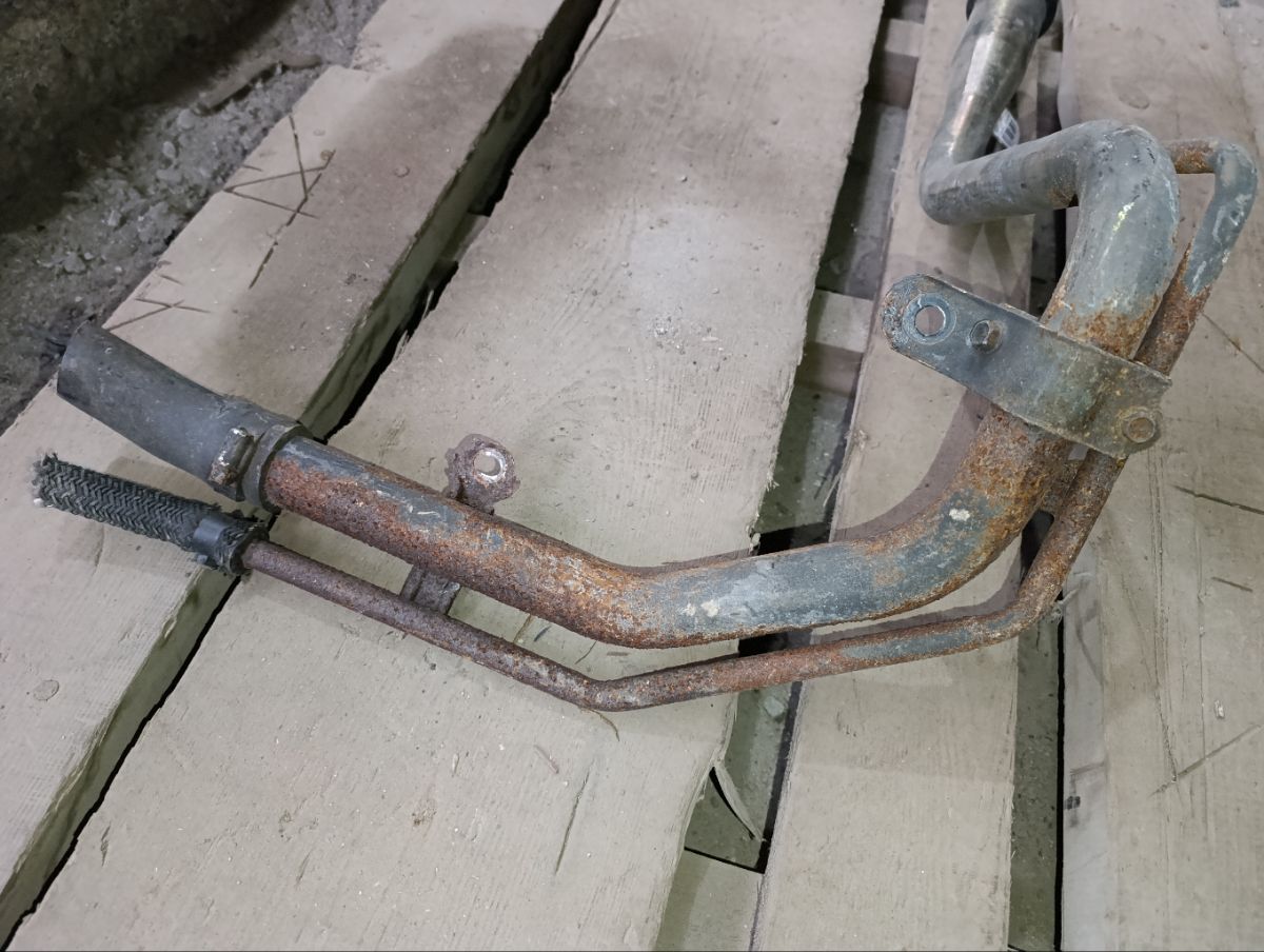 Заливная горловина топливного бака 77201-32150 на Toyota Camry SV41 3S-FE Фото 6