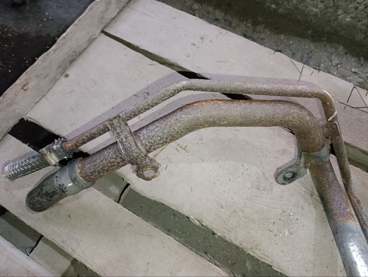 Заливная горловина топливного бака 77201-32150 на Toyota Camry SV41 3S-FE Фото 8