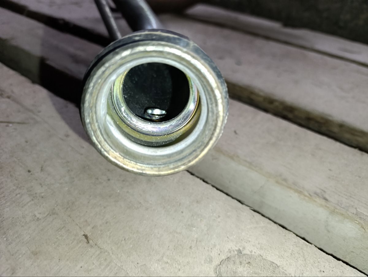 Заливная горловина топливного бака 77201-32150 на Toyota Camry SV41 3S-FE Фото 10