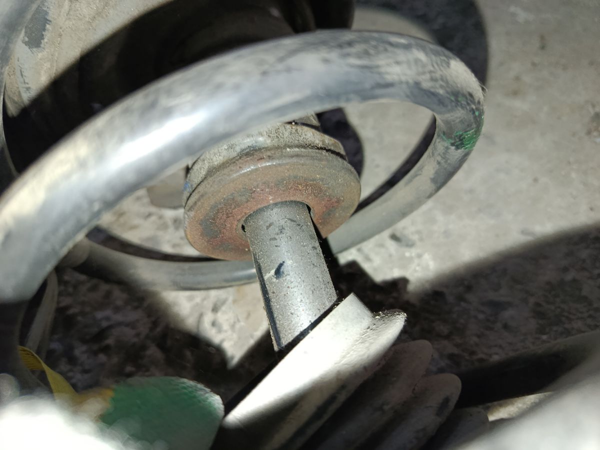 Стойка амортизатора на Mazda Demio DE3FS ZJ-VE Фото 2