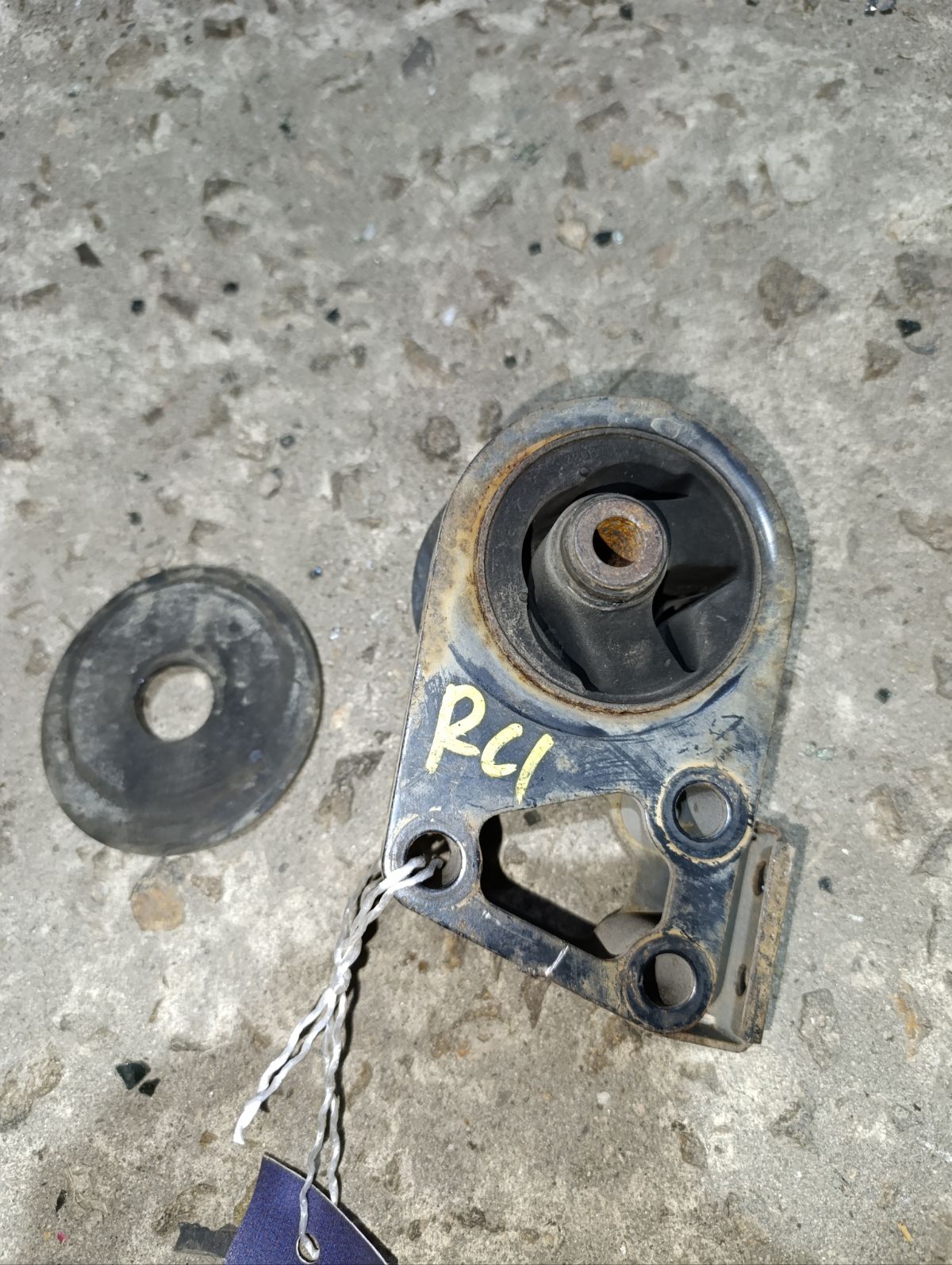 Подушка двигателя на Subaru R2 RC1 EN07 Фото 3