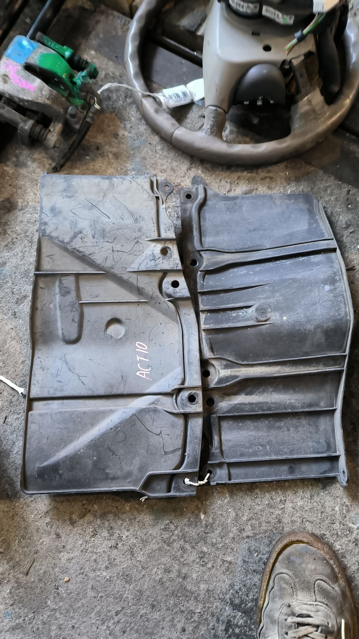 Защита двигателя 53876-32060/53734-32040 на Toyota Opa ACT10 1AZ-FSE Фото 5