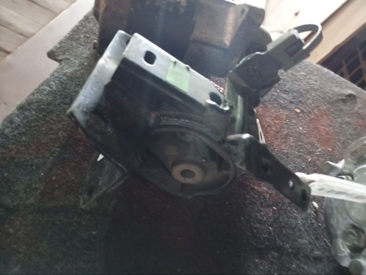 Подушка двигателя 12306-28070, 12306-28071 на Toyota Wish ANE10G 1AZ-FSE Фото 5