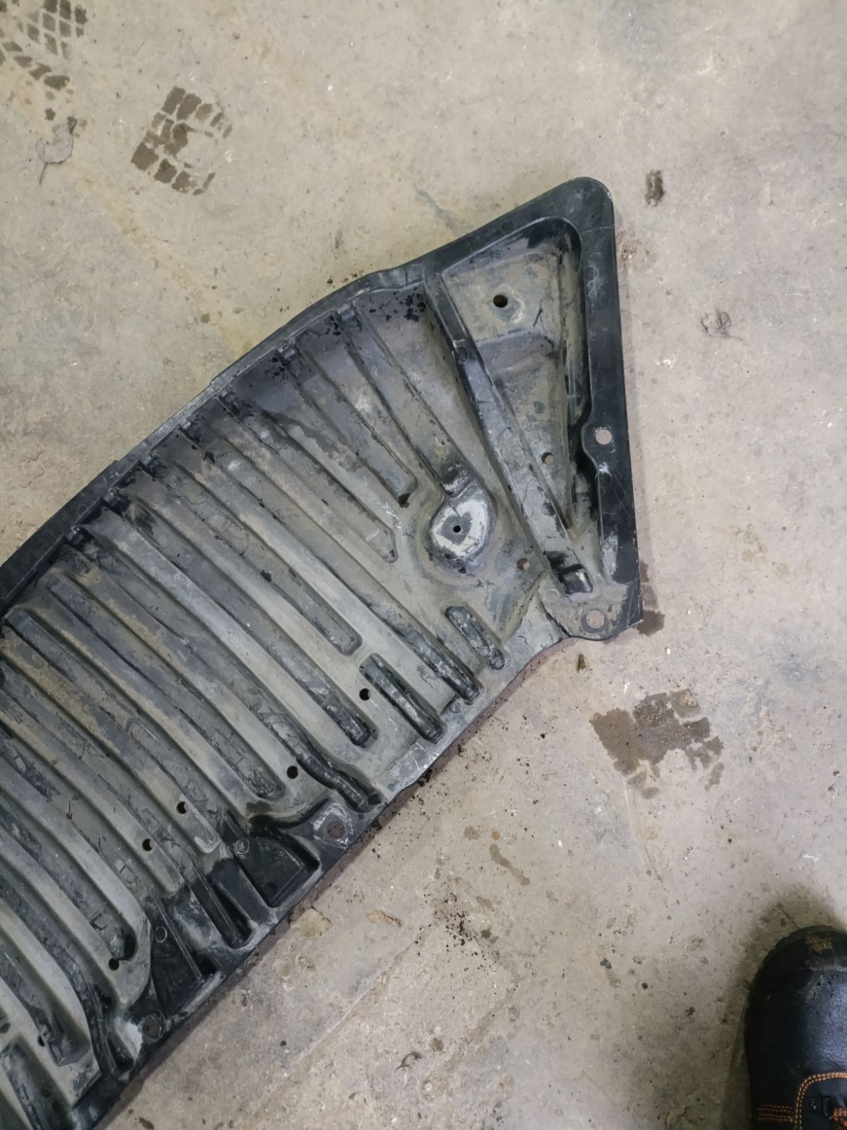 Защита двигателя A2045240730 на Mercedes-Benz C-Class W204.041 271.950 Фото 21