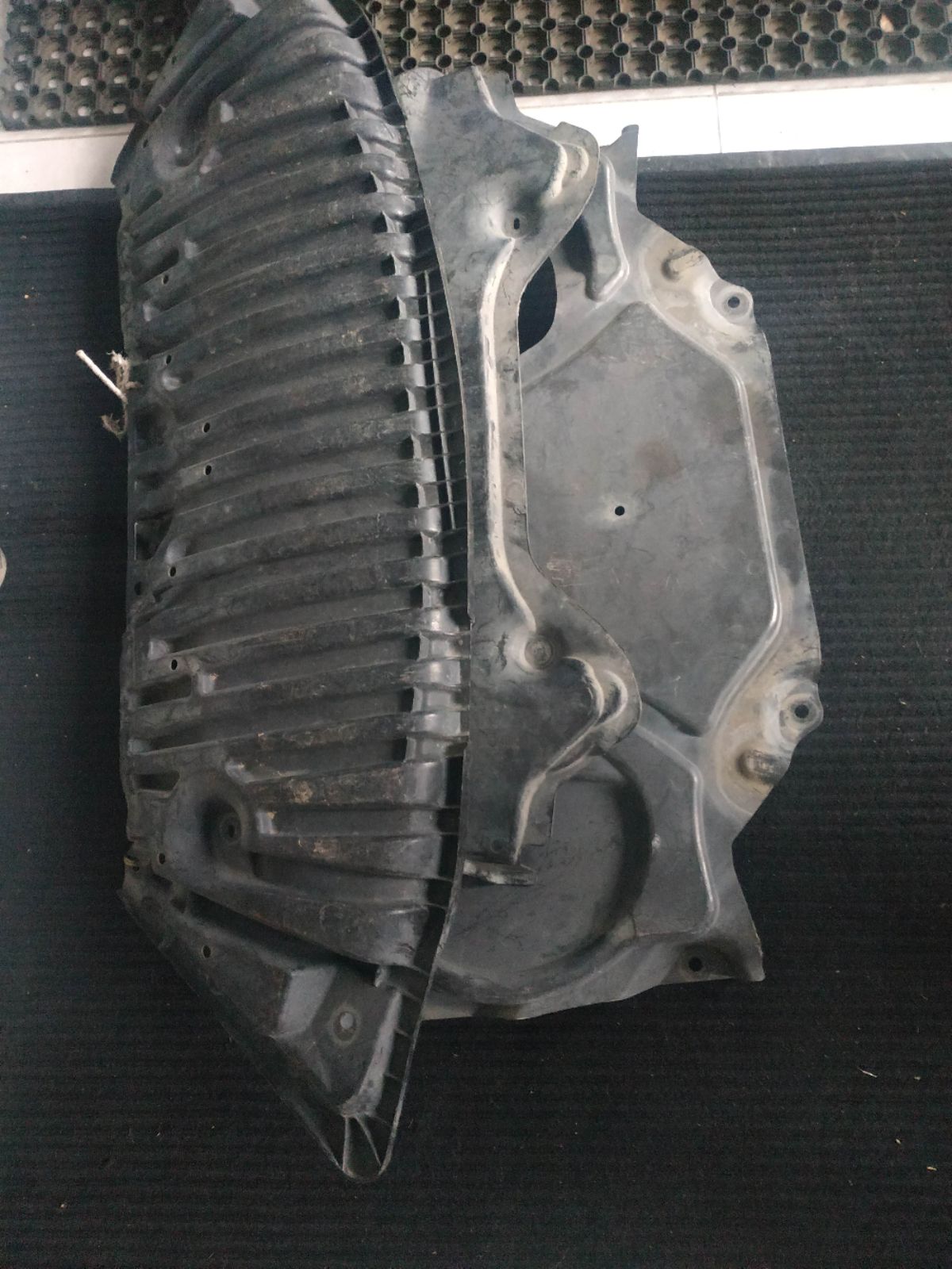 Защита двигателя A2045240730 на Mercedes-Benz C-Class W204.041 271.950 Фото 33