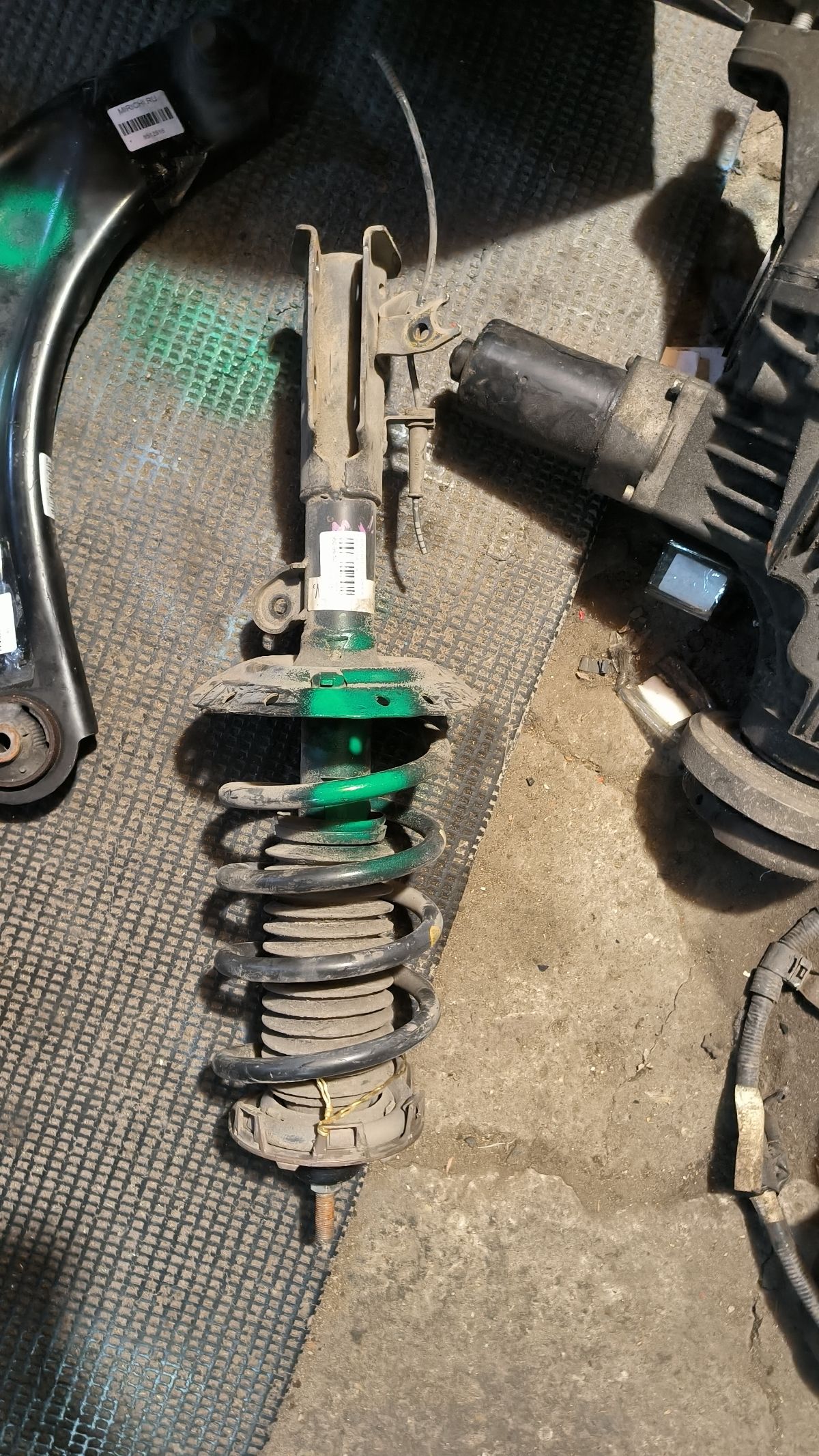 Стойка амортизатора на Honda Freed GB3 L15A Фото 2