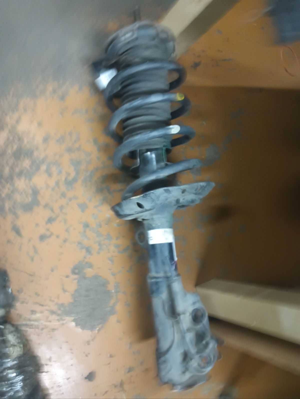 Стойка амортизатора на Honda Freed GB3 L15A Фото 3