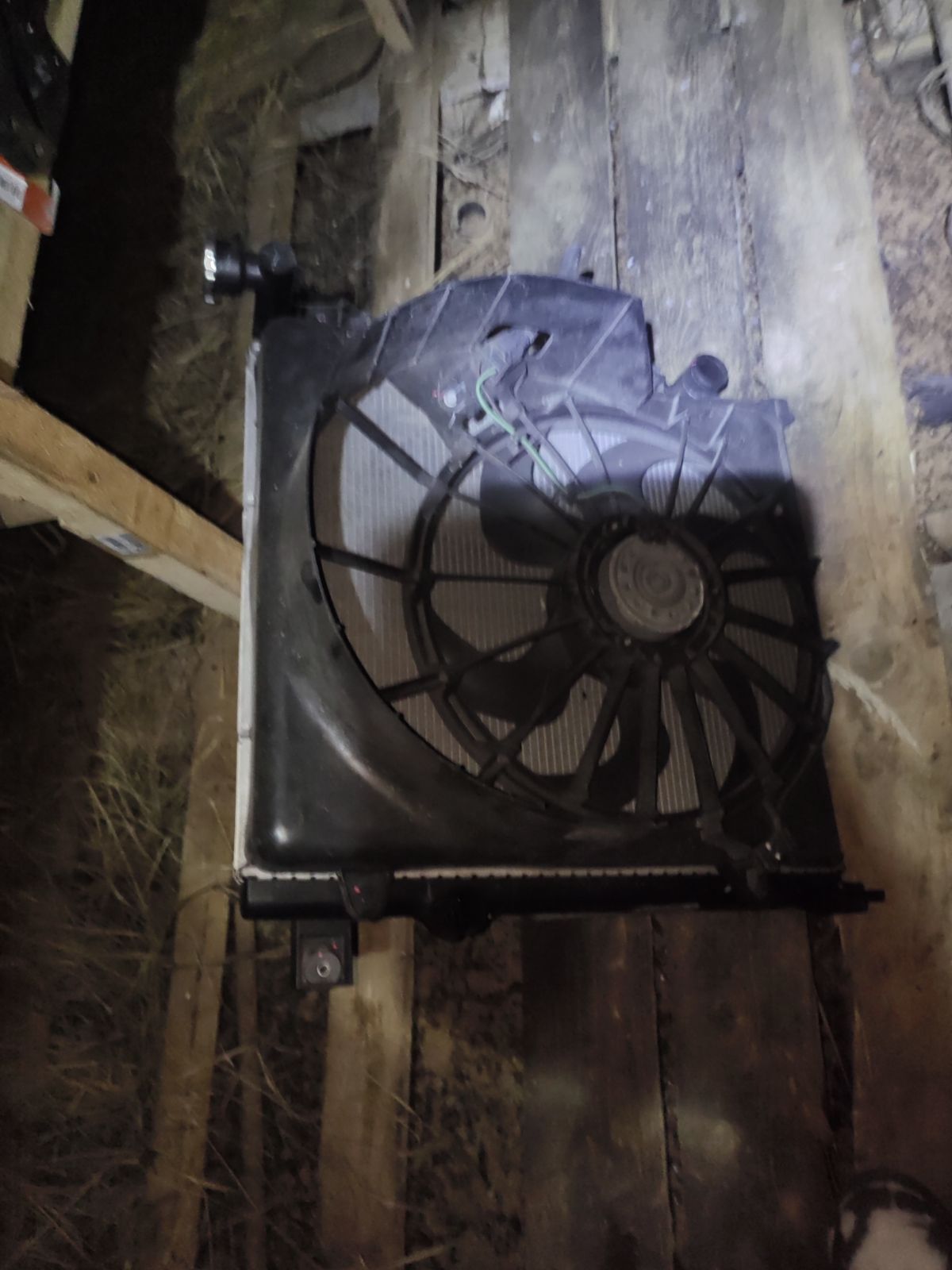 Радиатор ДВС 105052, 107219, 21002053, 32318503, 3411081, 3411081K, 37703, 61035, 68033227AA, ARD1000, CU13071, DCM2121, GD7675B, JE2053, K68033227AA, PRD1000, TD-036-13071-26 на Jeep Cherokee KK EKG Фото 9