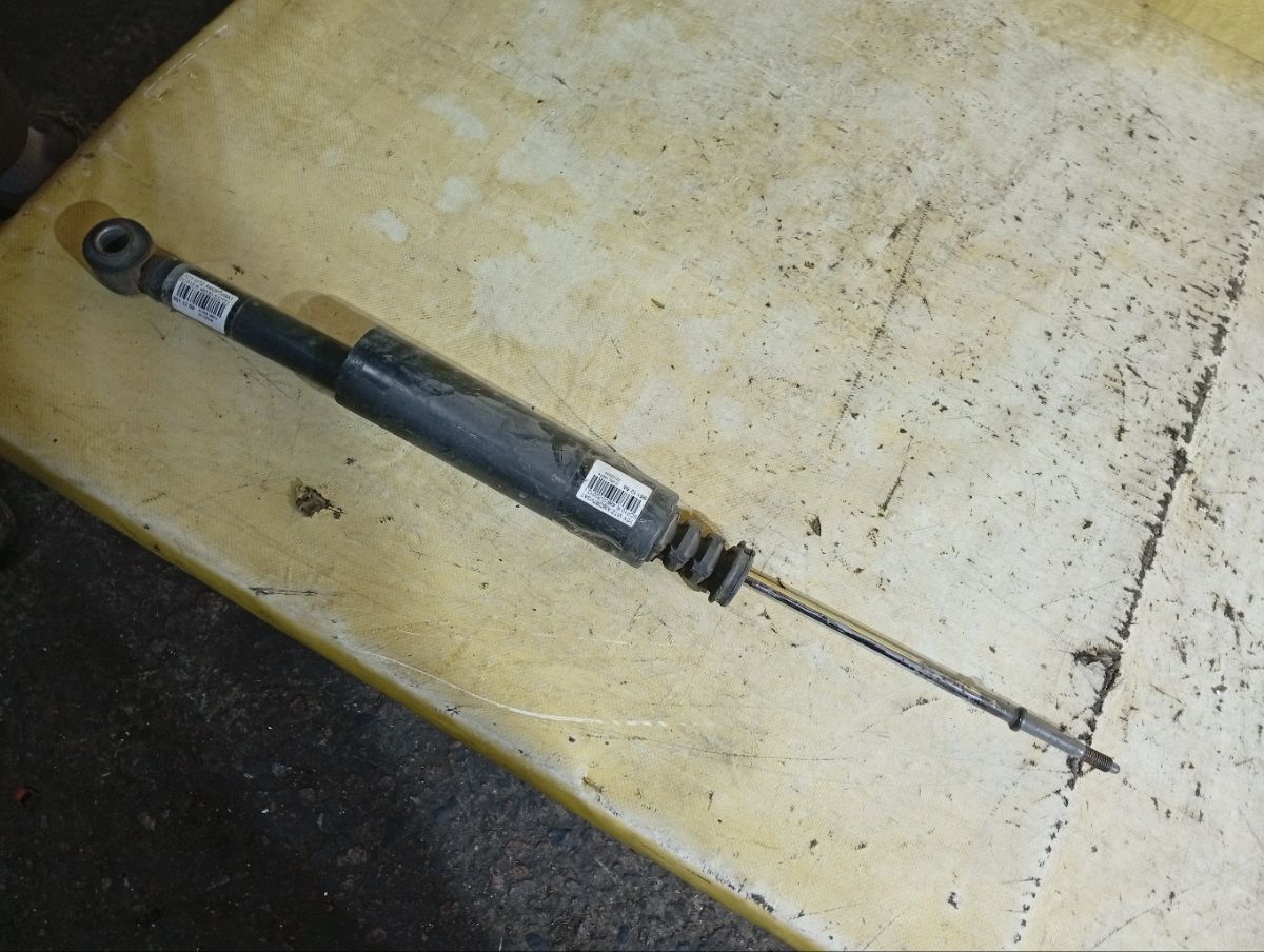 Амортизатор 48530-52012, 19-068565, 230 505, 27-D41-A, 27-E03-F, 280 515, 343295, 343431, 4853009390, 4853009400, 4853009820, 485300D010, 485300D020, 485300D040, 485300D140, 4853052020, 4853052040, 4853052070, 4853052072, 4853052231, 4853052240, 4853052350, 4853052360, 4853052400, 4853052660, 4853052700, 4853052730, 4853052750, 4853052790, 4853059155, 4853059156, 4853059165, 4853059166, 4853059167, 4853059175, 4853059176, 4853059177, 4853059195, 4853059196, 4853059205, 4853059206, 4853059325, 4853059326, 4853059327, 4853059335, 4853059425, 4853059445, 4853059446, 4853059505, 4853059675, 4853059785, 4853080203, 4853080204, 4853080205, 4853080209, 4853080227, 4853080228, CR-003R-NCP10, CR8857, SJ-003R-NCP10, SST0131, ST-003R-NCP10 на Toyota Vitz SCP10 Фото 2