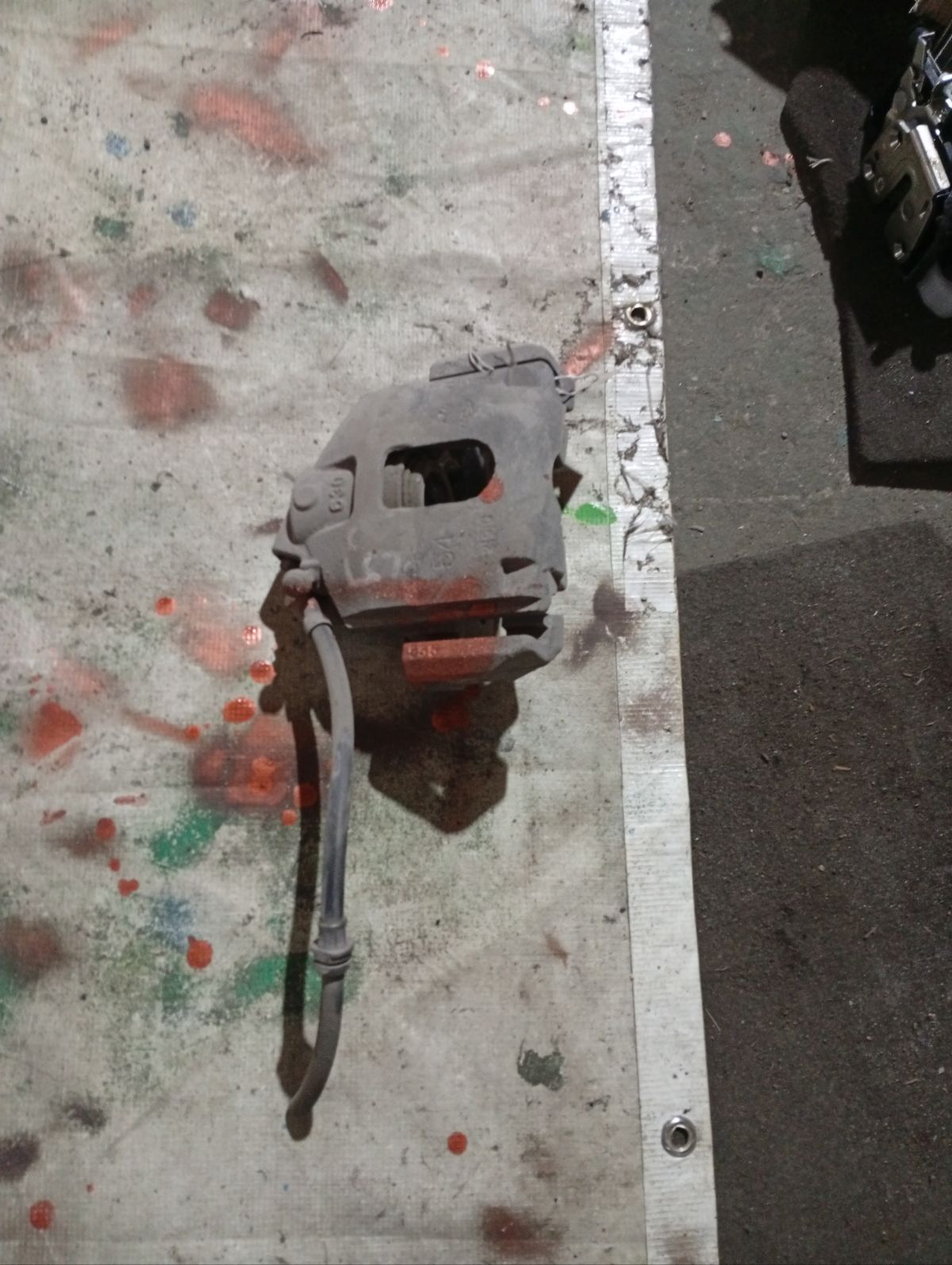 Суппорт D3Y0-33-98Z, D3Y0-33-98ZA, D3Y0-33-98ZB на Mazda Demio DY3W ZJ-VE Фото 3