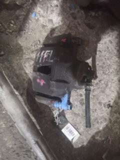 Суппорт 47750-52010 на Toyota Vitz SCP10 1SZ-FE Фото 3
