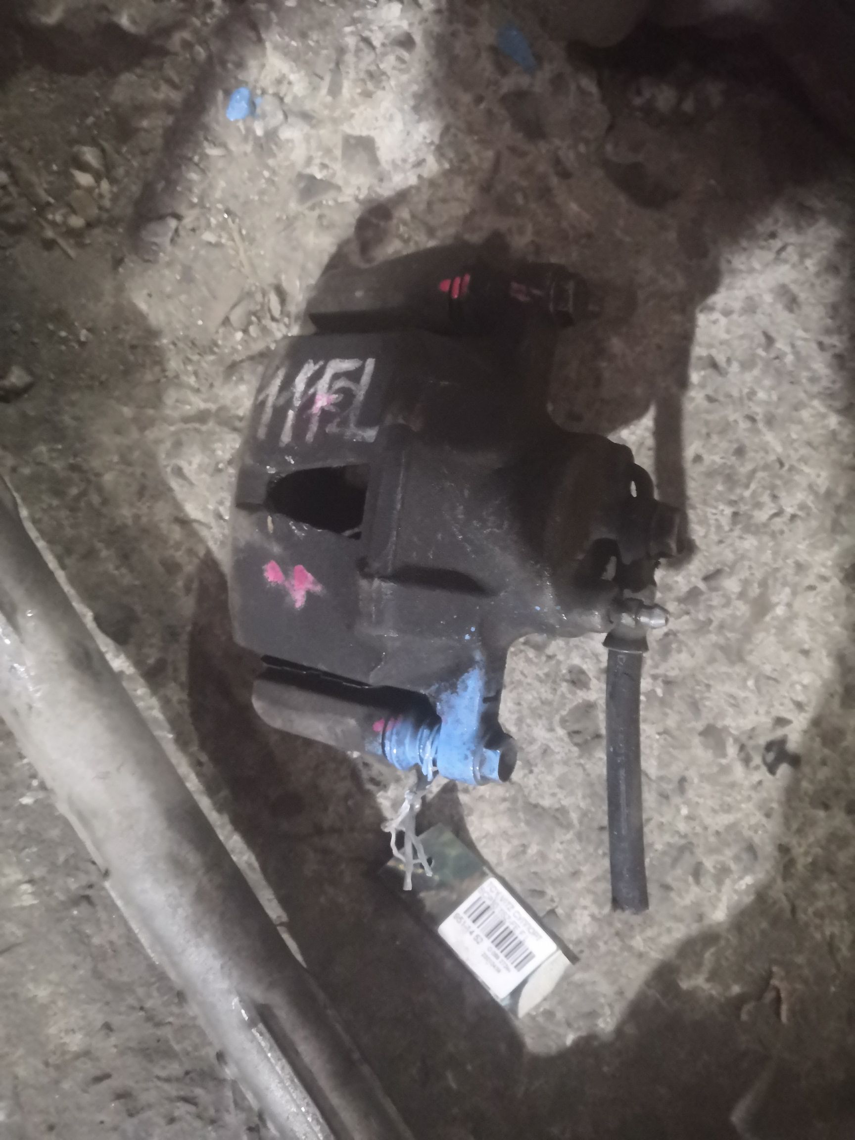 Суппорт 47750-52010 на Toyota Vitz SCP10 1SZ-FE Фото 3