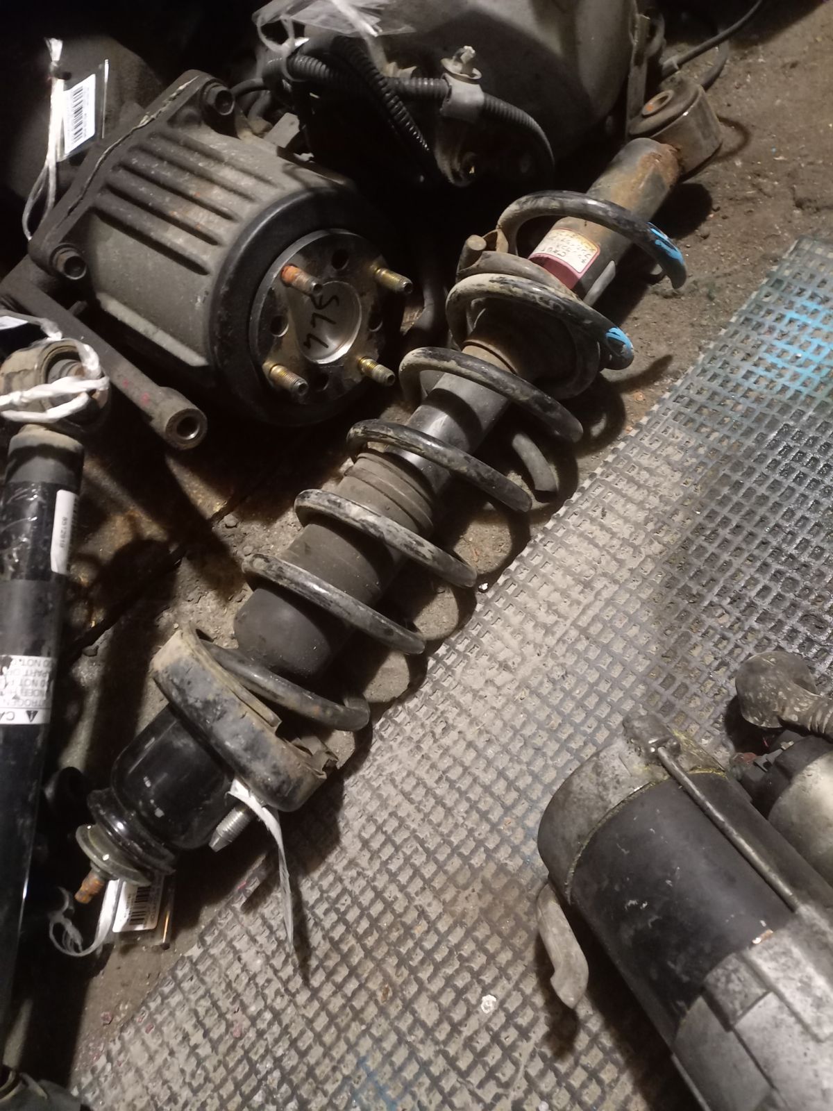 Стойка амортизатора 341454, 4162A034, 4162A069, 4162A206, 4162A239, 4162A304, CR-049R-CW5W, CR8854, NSF1088, U20066 на Mitsubishi Outlander CW5W 4B12 Фото 2