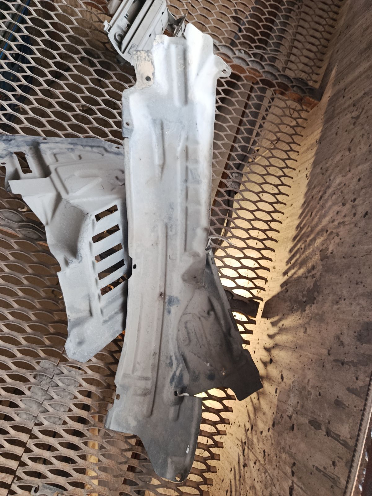 Подкрылок 63845-AG000 на Nissan HY34 VQ30DD Фото 4