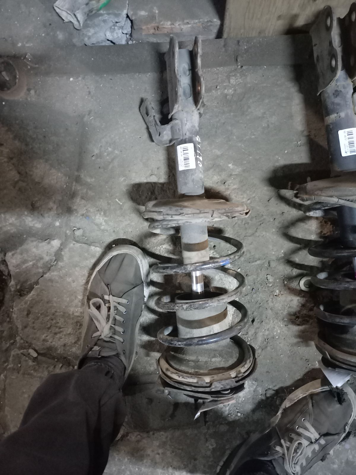 Стойка амортизатора 48520-20501, 48520-20511, CR-049-2001, SJ-049-2001, ST-049-2001 на Toyota AT170 5A-FE Фото 2