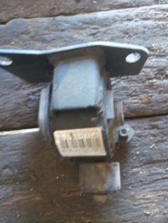 Подушка двигателя на Toyota Corolla NZE121 1NZ-FE Фото 3