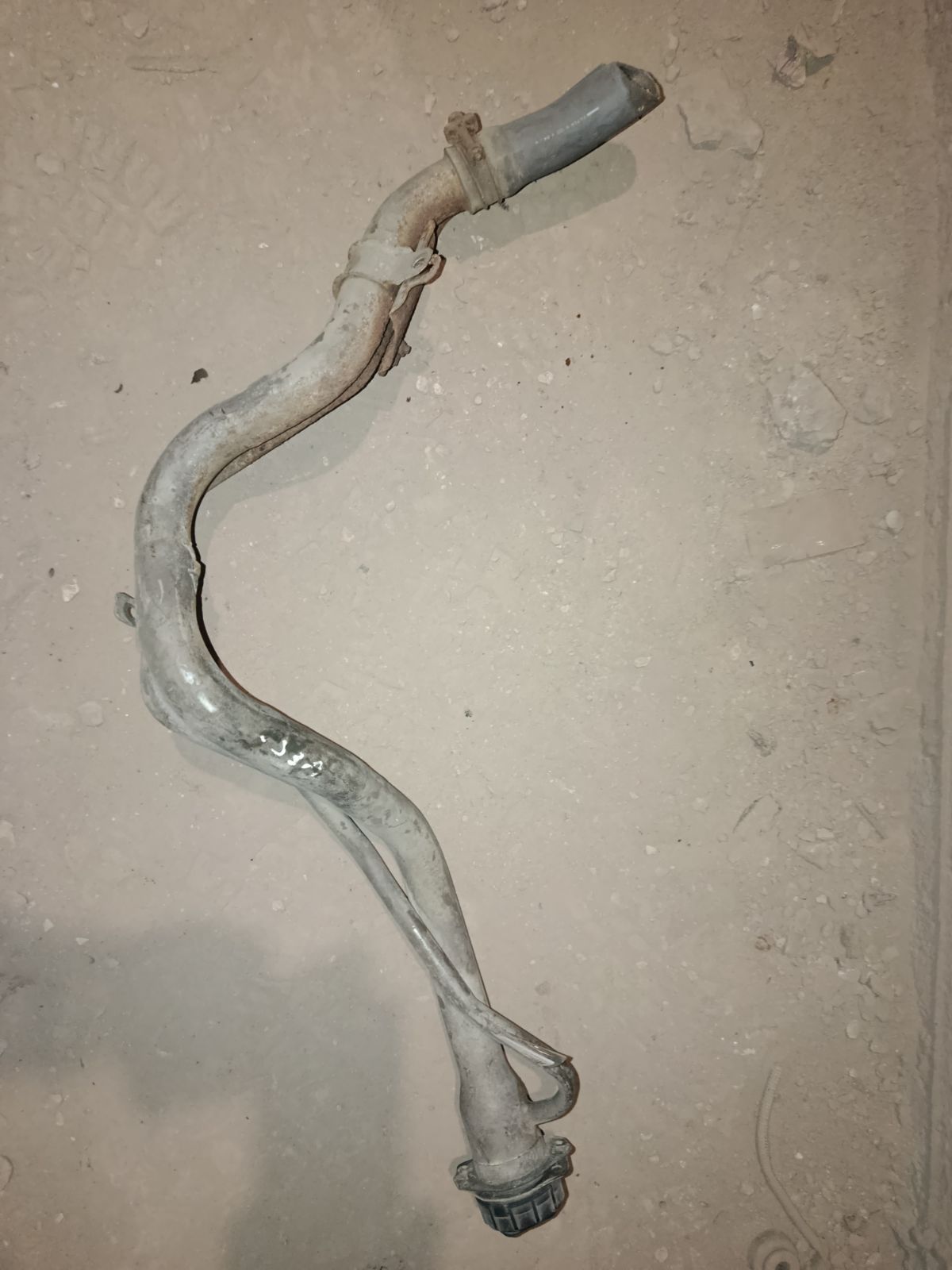 Заливная горловина топливного бака на Mitsubishi Lancer Cedia Wagon CS5W 4G93 Фото 3