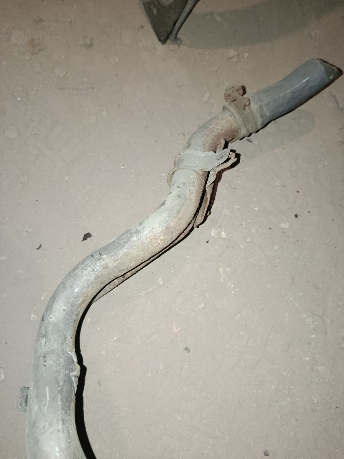 Заливная горловина топливного бака на Mitsubishi Lancer Cedia Wagon CS5W 4G93 Фото 4