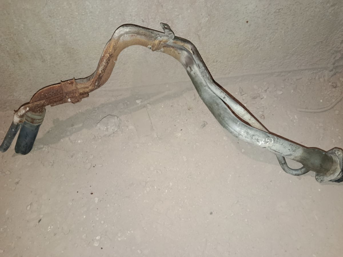 Заливная горловина топливного бака на Mitsubishi Lancer Cedia Wagon CS5W 4G93 Фото 5