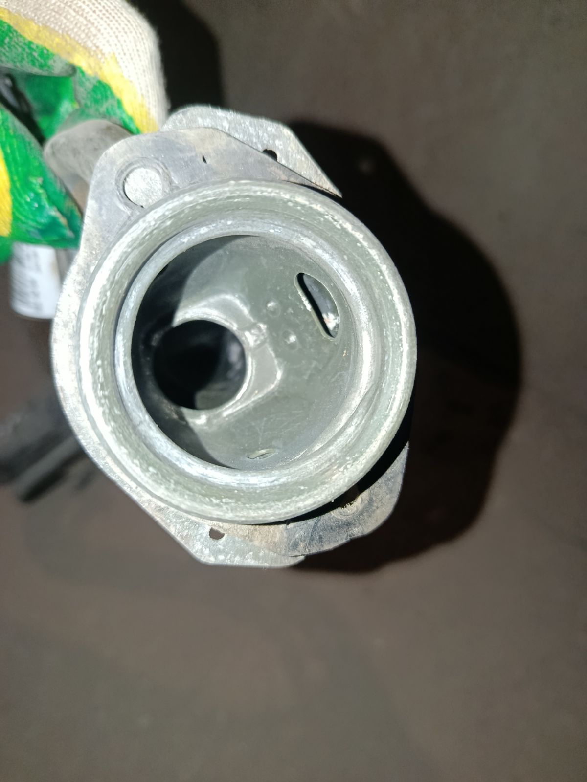 Заливная горловина топливного бака на Mitsubishi Lancer Cedia Wagon CS5W 4G93 Фото 7