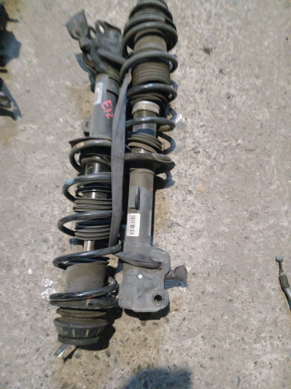 Стойка амортизатора на Nissan Note E12 HR12DDR Фото 2