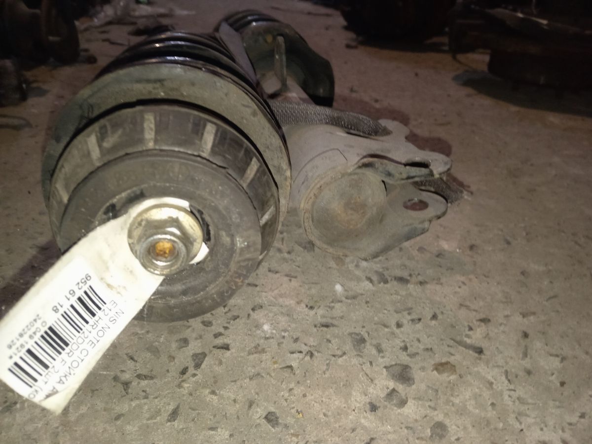 Стойка амортизатора на Nissan Note E12 HR12DDR Фото 3