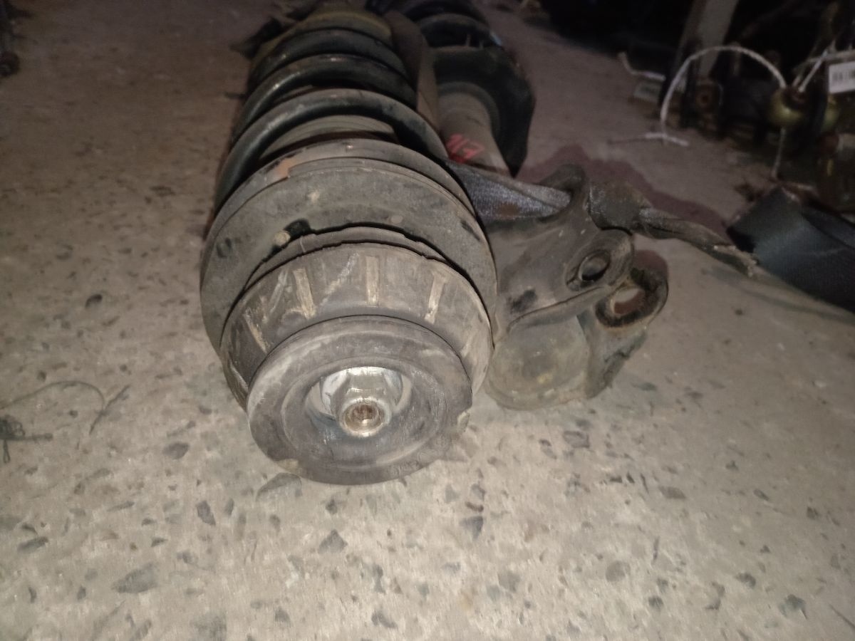 Стойка амортизатора на Nissan Note E12 HR12DDR Фото 6