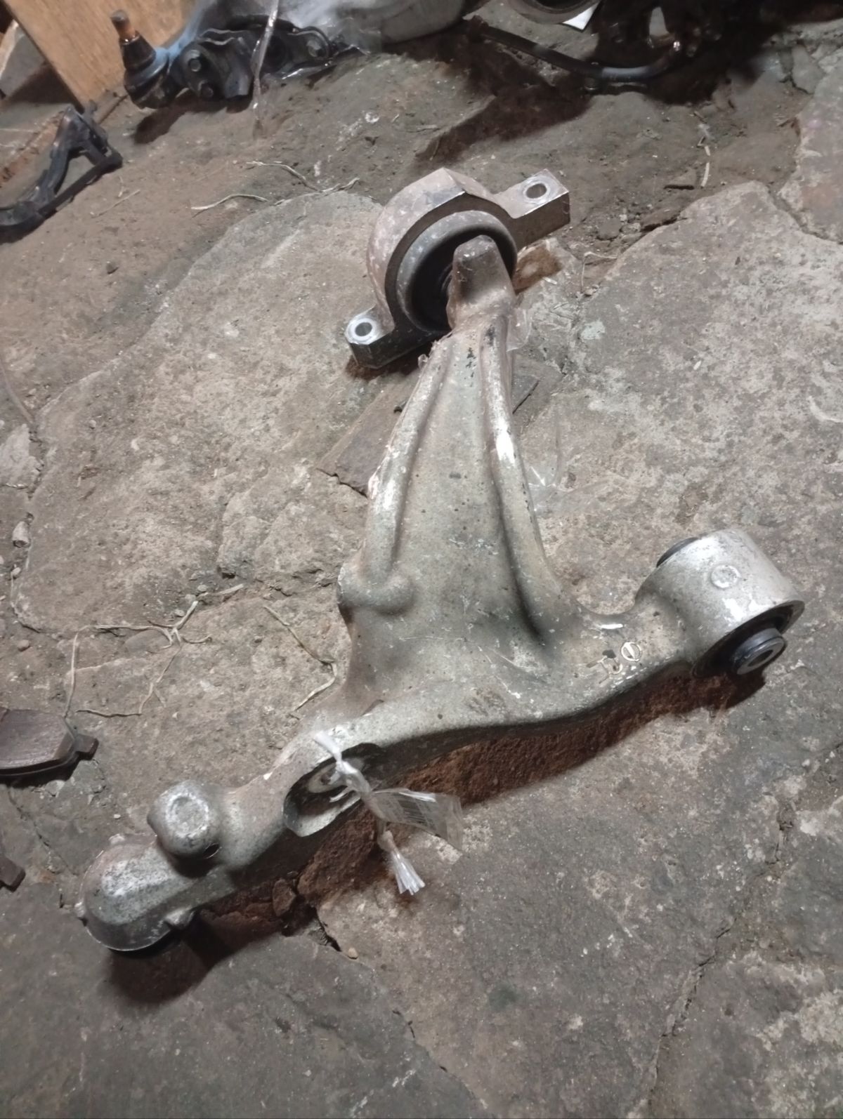 Рычаг на Nissan Skyline KV36 VQ37VHR Фото 3