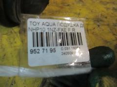 Подушка двигателя 12305-21450 на Toyota Aqua NHP10 1NZ-FXE Фото 2
