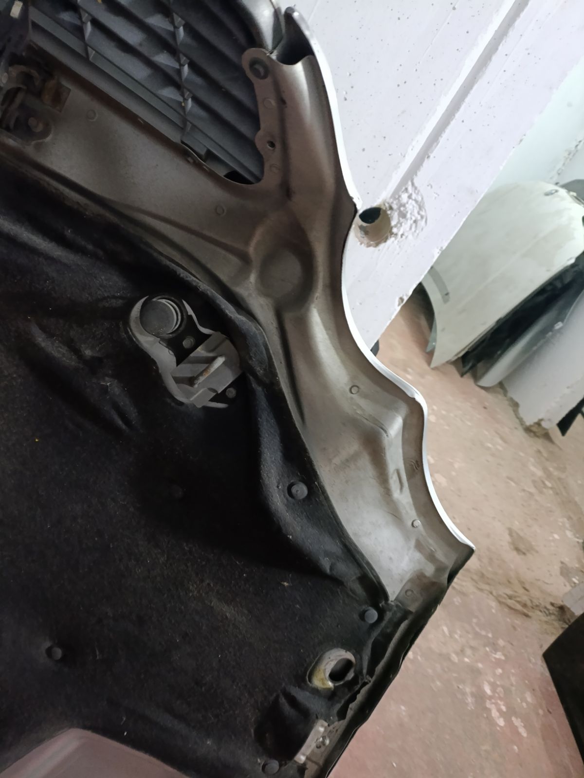 Капот на Mercedes-Benz C-Class W203 Фото 10