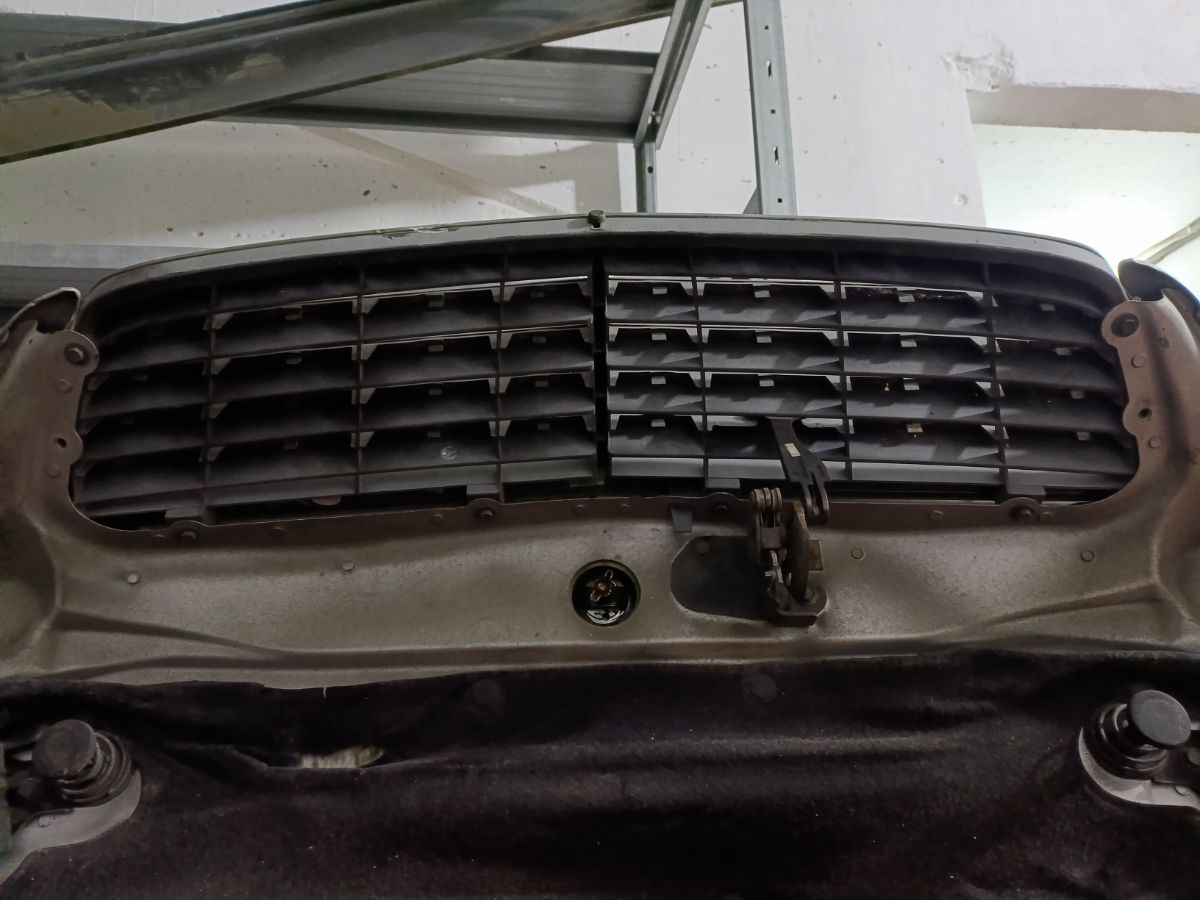 Капот на Mercedes-Benz C-Class W203 Фото 5