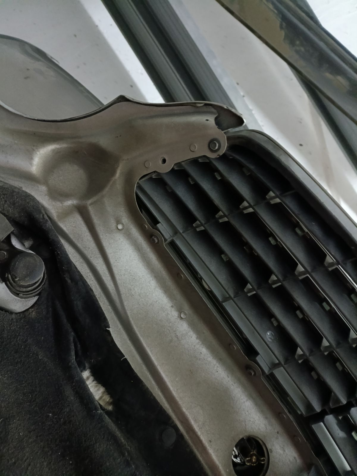 Капот на Mercedes-Benz C-Class W203 Фото 7