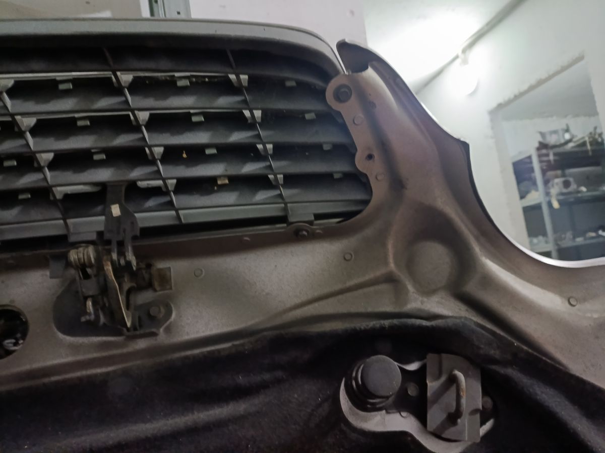 Капот на Mercedes-Benz C-Class W203 Фото 8