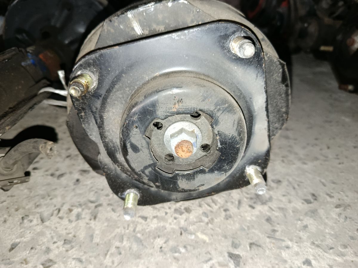 Стойка амортизатора на Mazda Familia S-Wagon BJ5W ZL Фото 8