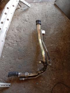 Заливная горловина топливного бака 77201-33210, 77201-33220 на Toyota Camry ACV30 1AZ-FE Фото 2