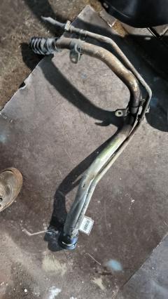 Заливная горловина топливного бака 77201-33210, 77201-33220 на Toyota Camry ACV30 1AZ-FE Фото 3
