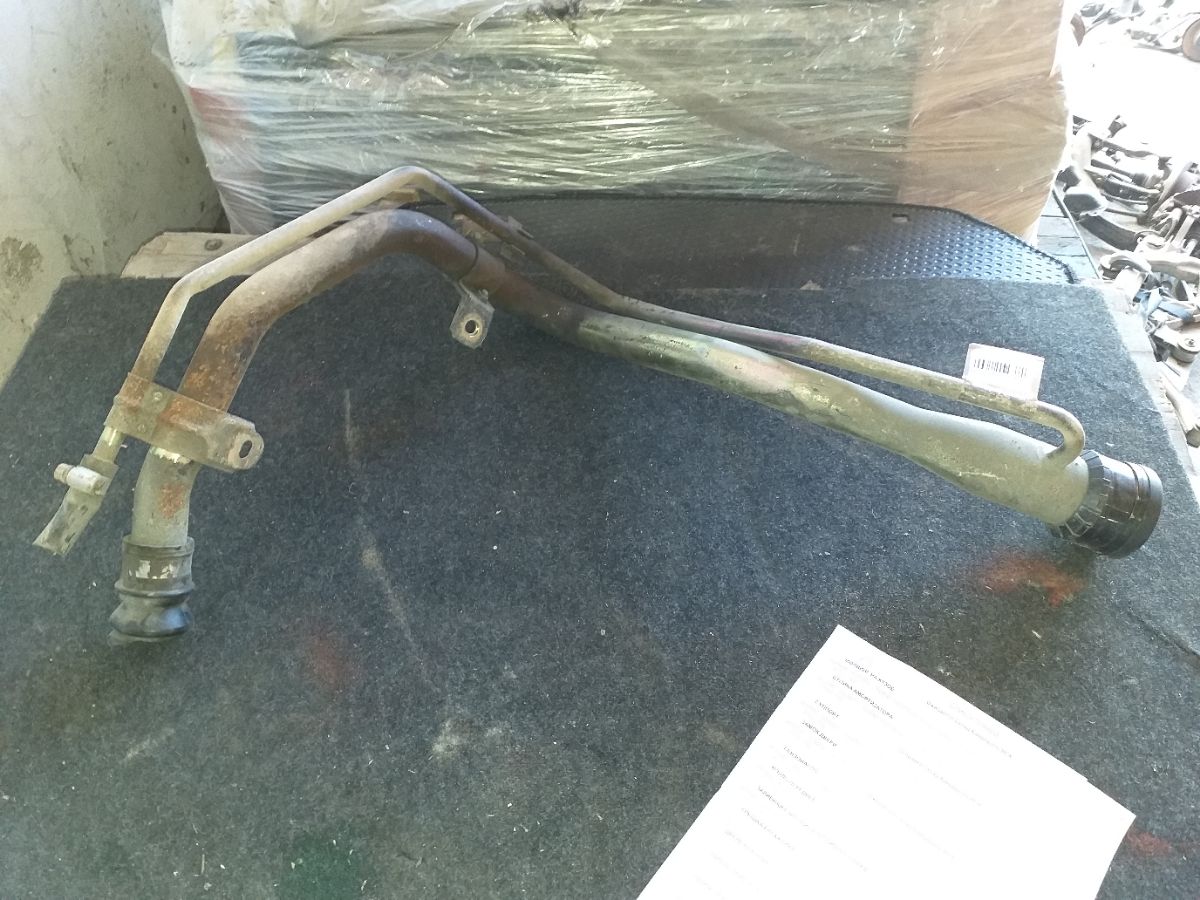 Заливная горловина топливного бака 77201-33210, 77201-33220 на Toyota Camry ACV30 1AZ-FE Фото 5