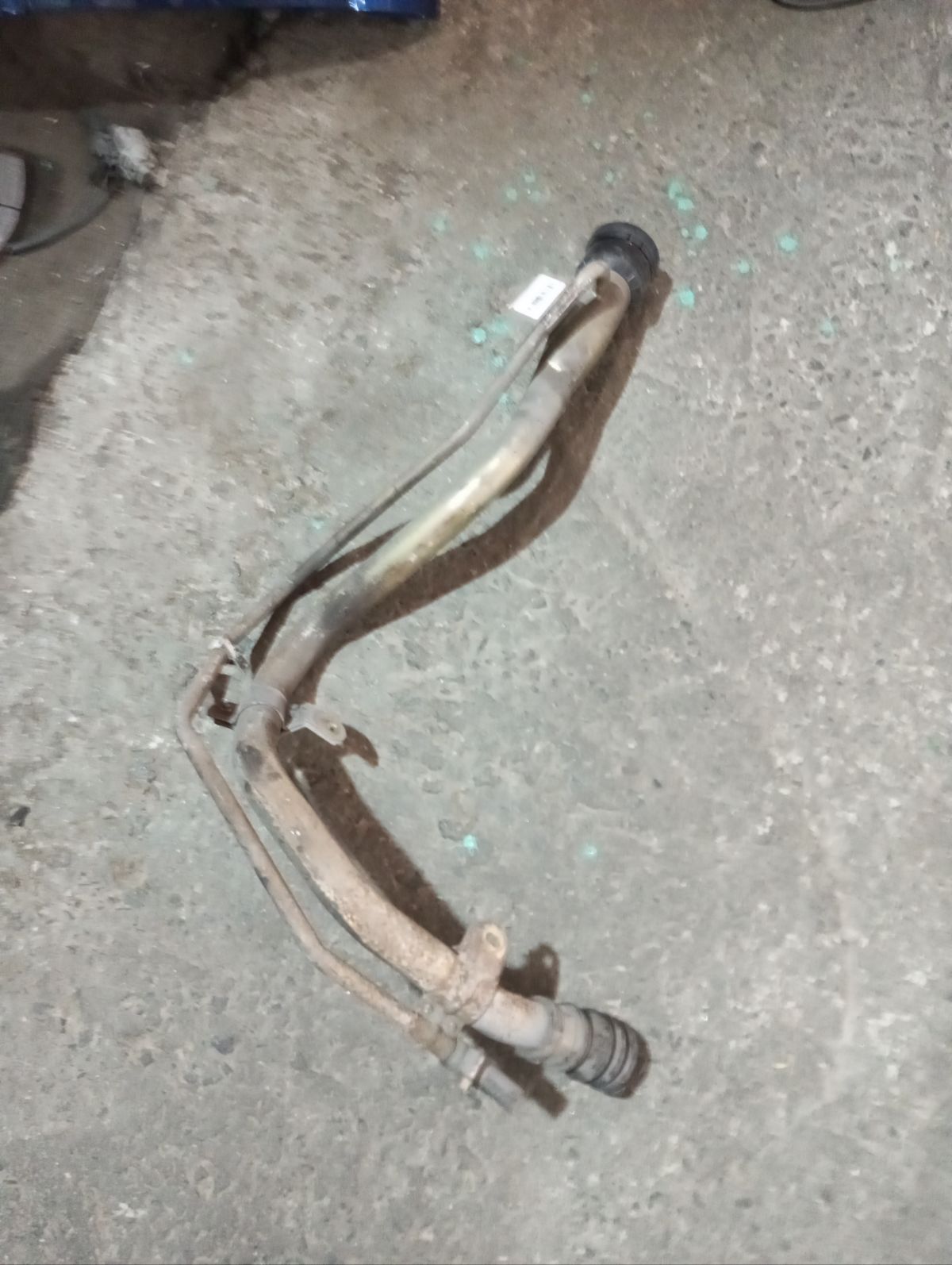 Заливная горловина топливного бака 77201-33210, 77201-33220 на Toyota Camry ACV30 1AZ-FE Фото 3